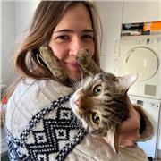 Licenciada en Bioquímica y especializada en Genética y Genómica ofrece clases de Biología, Química e Inglés